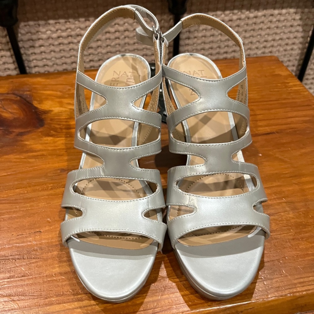 *NEW* Naturalizer “Pressley” silver heels